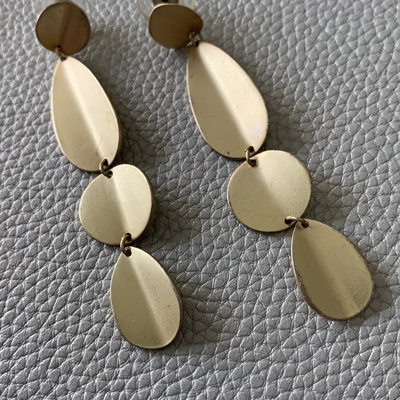 Two sets of pierced earrings gold long brushed and stone earrings. - Picture 2 of 4